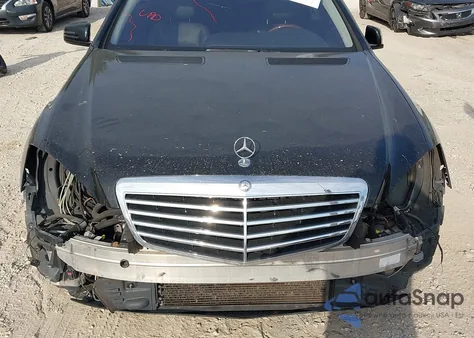 2013 Mercedes-Benz S 550 4Matic z USA, uszkodzony, nr VIN WDDNG9EB9DA503144